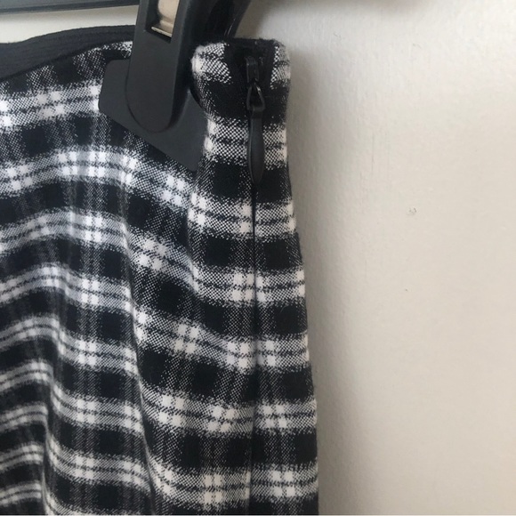 Plaid pencil skirt with frill details. - Picture 6 of 10